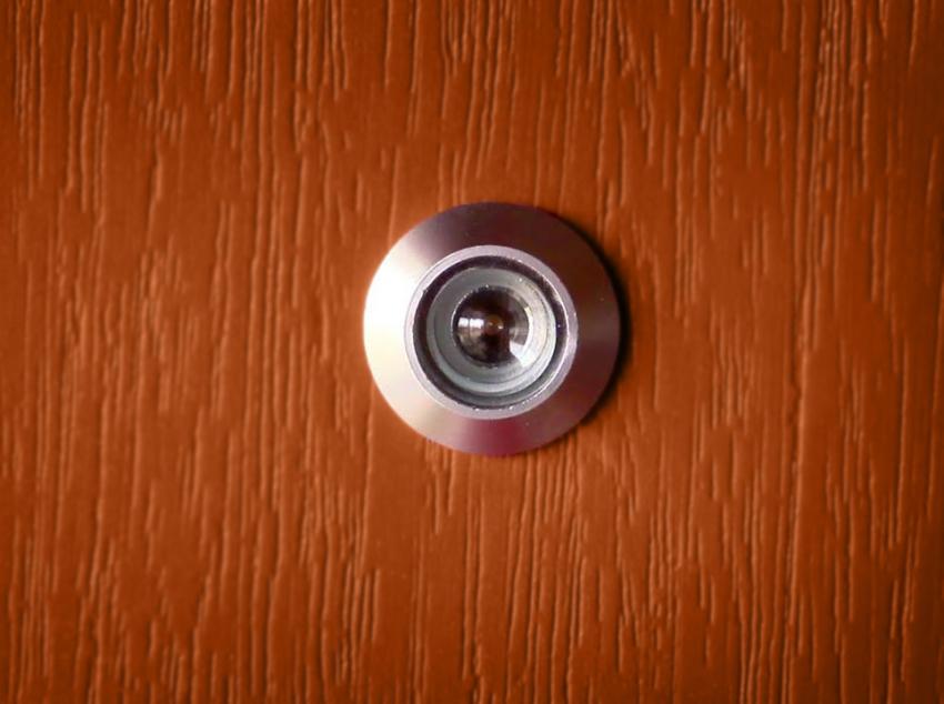 how to install a peephole