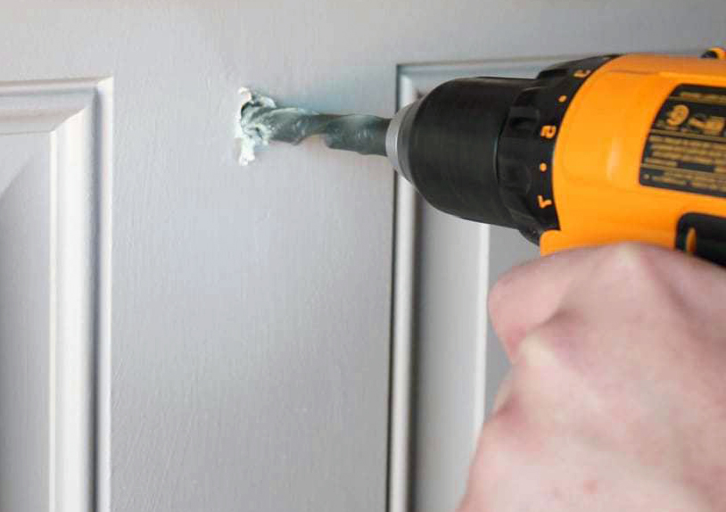 how to install a peephole